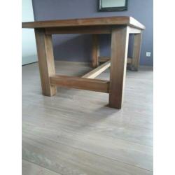 Mooi teaktafel half jaar oud