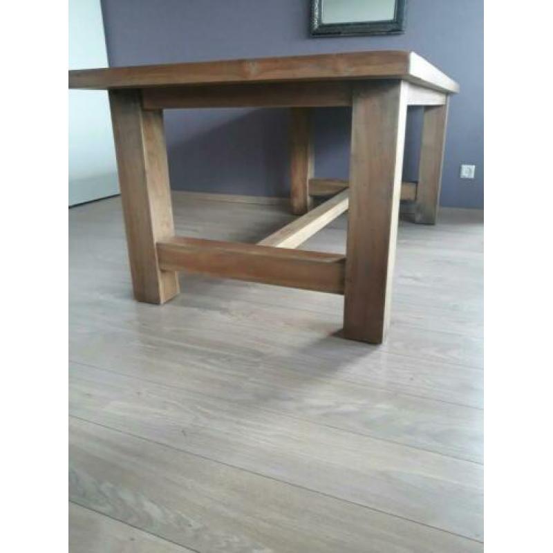 Mooi teaktafel half jaar oud