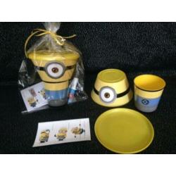 traktatie laatste 8x eetset minions,stickers en snoepje 15,0