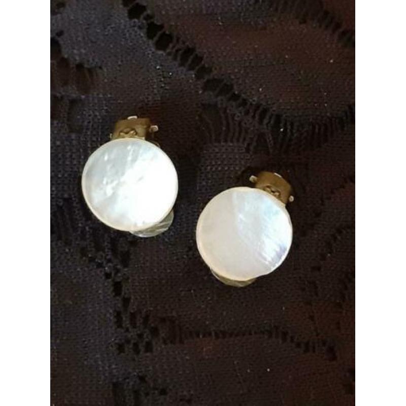 AANBIEDING kleine vintage parelmoer oorbellen