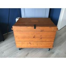 Speelgoedkist/ kist met wielen