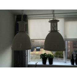 2 industriële hanglampen wit