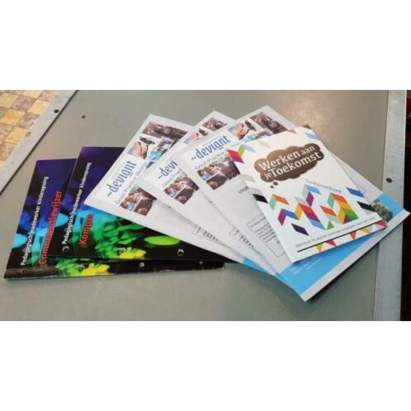 Diverse dunne studieboeken