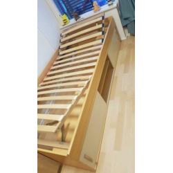 1 persoon bed zonder matras