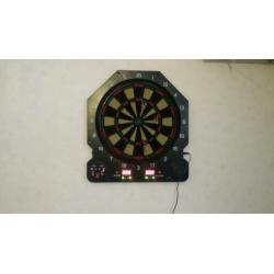 Elektronisch Dart bord met 6 pijlen.