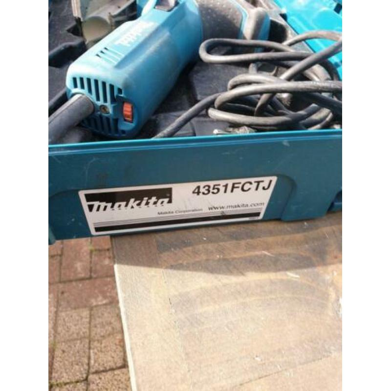 makita breekhamer en decopeerzaag allebei op stroom geen ac