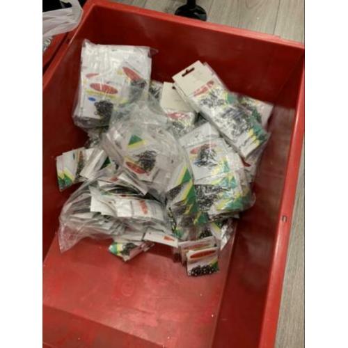 partij van 520 verp wartels maat 2