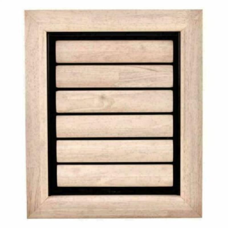 Houten Hondenluiken voor in een Muur