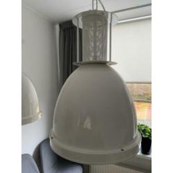 2 industriële hanglampen wit