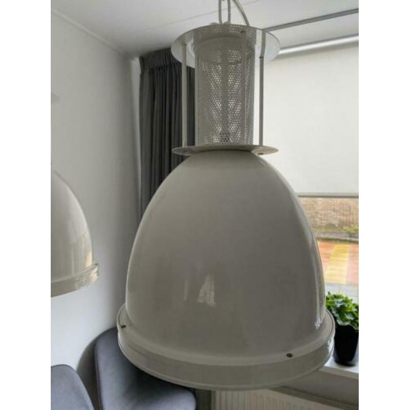 2 industriële hanglampen wit