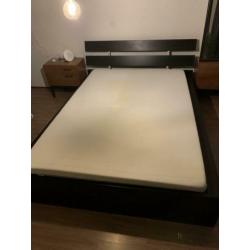 Tweepersoons bed Ikea met matras en kussens