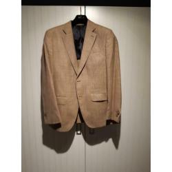 Verschillende kleding. Colberts en blouses