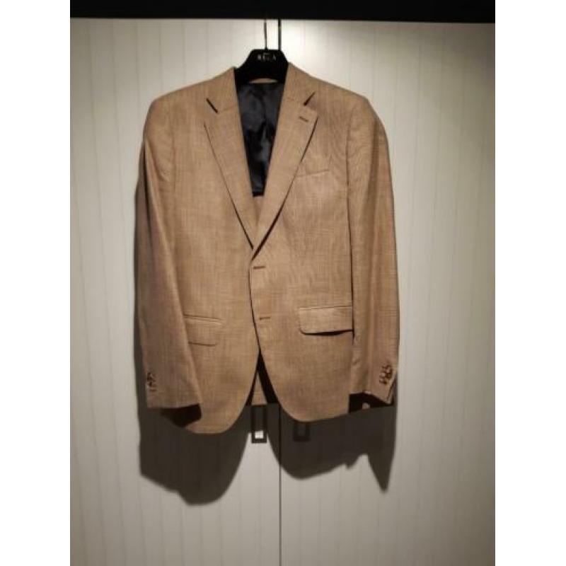 Verschillende kleding. Colberts en blouses