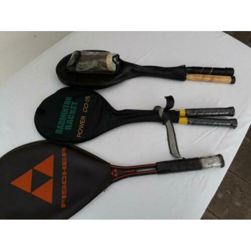 TE koop aangeboden mooi 2x badminton.1xtennis racket.
