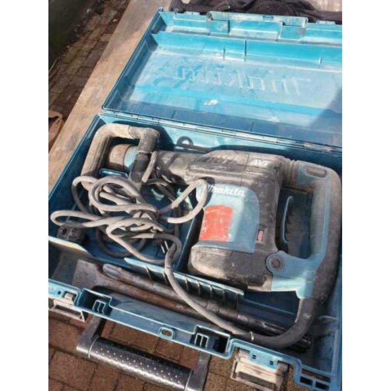 makita breekhamer en decopeerzaag allebei op stroom geen ac