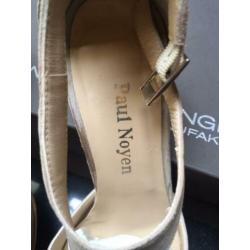 Paul Noyen beige suede pumps