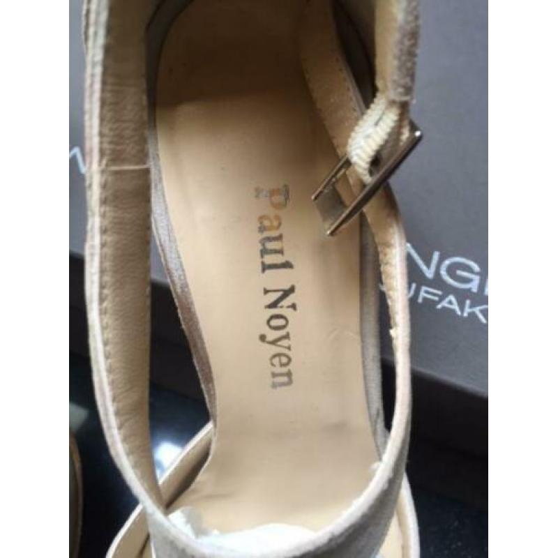 Paul Noyen beige suede pumps