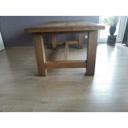 Mooi teaktafel half jaar oud