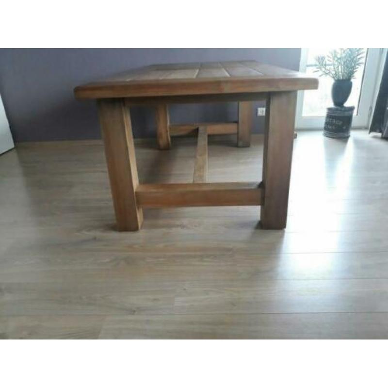 Mooi teaktafel half jaar oud