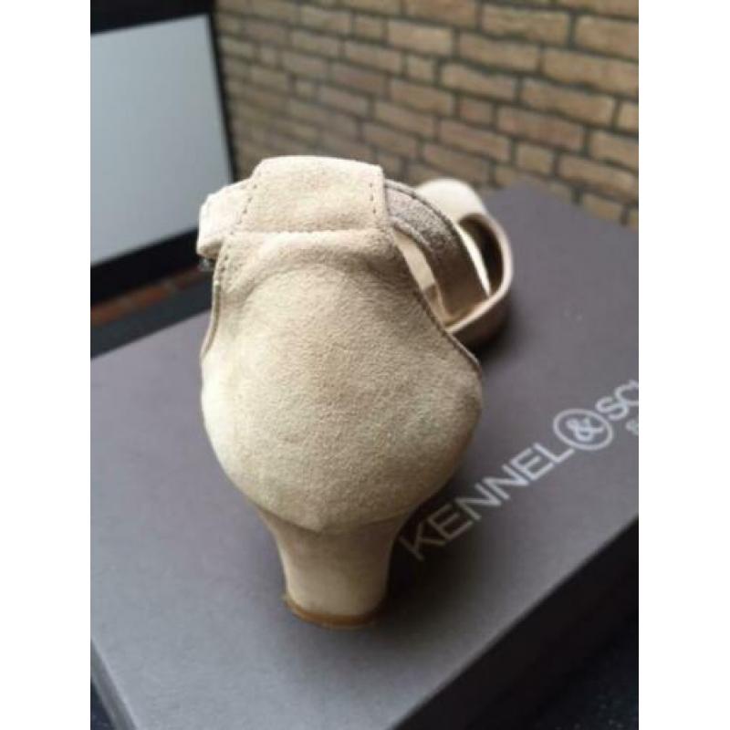 Paul Noyen beige suede pumps