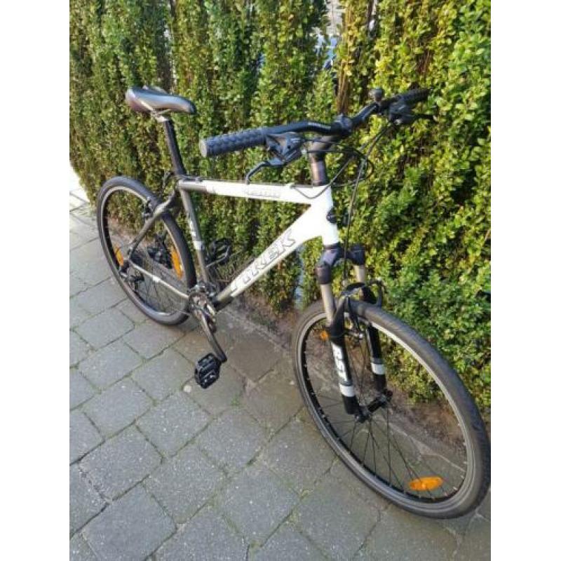 TREK 4300 sportfiets