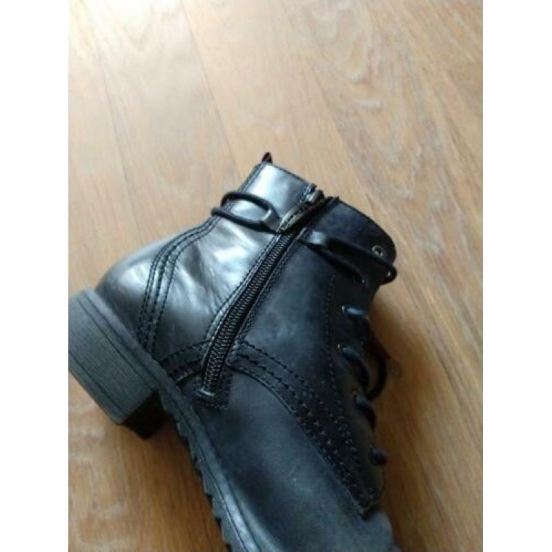 Half hoge Tamaris zwart laarsje