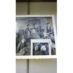 WW2 1940 Foto 10 militairen in schuur