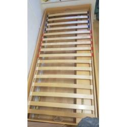 1 persoon bed zonder matras