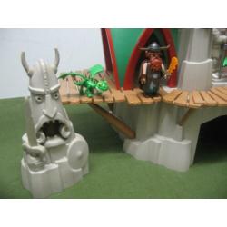 PLaymobil 9243 Dragons: Berk met Hikkie en Stompum Compleet