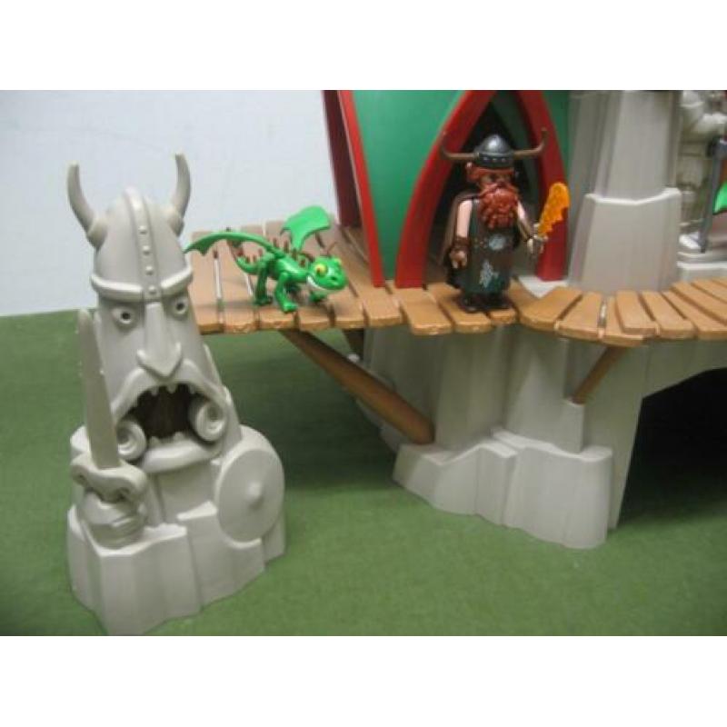 PLaymobil 9243 Dragons: Berk met Hikkie en Stompum Compleet