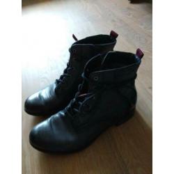 Half hoge Tamaris zwart laarsje