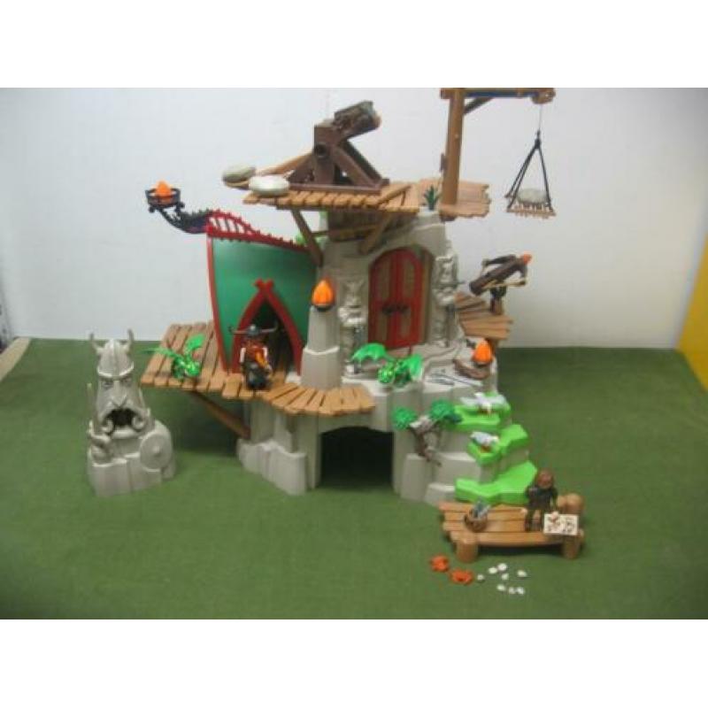 PLaymobil 9243 Dragons: Berk met Hikkie en Stompum Compleet