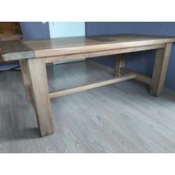 Mooi teaktafel half jaar oud