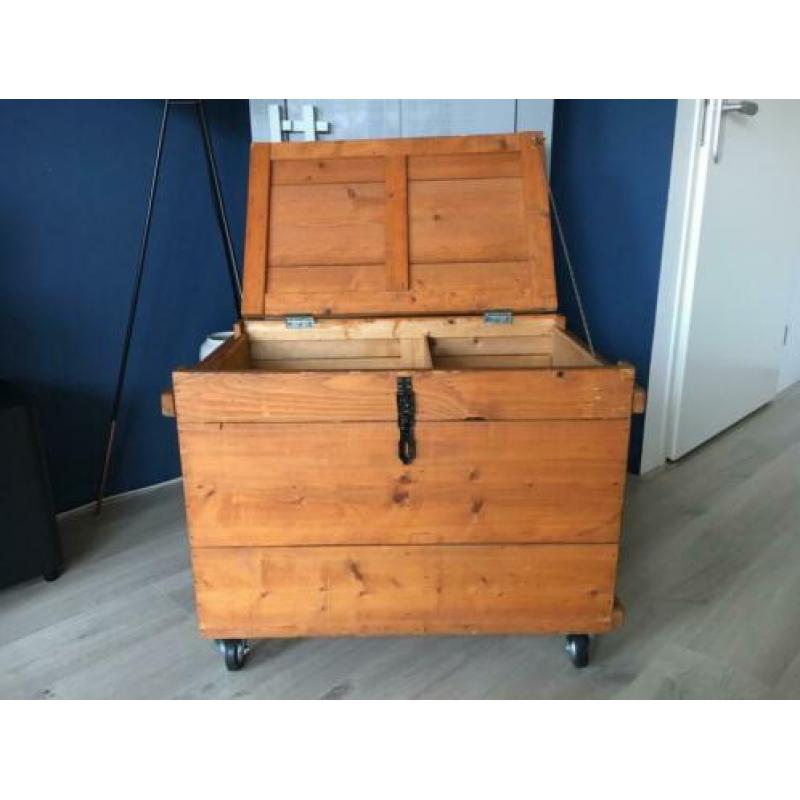 Speelgoedkist/ kist met wielen