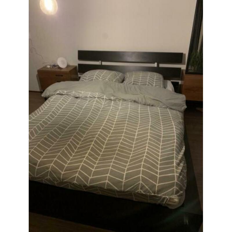Tweepersoons bed Ikea met matras en kussens