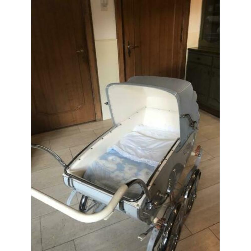 Zeer mooie hele gave ouderwetse kinderwagen!