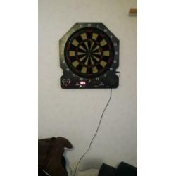 Elektronisch Dart bord met 6 pijlen.