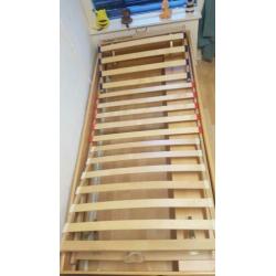 1 persoon bed zonder matras