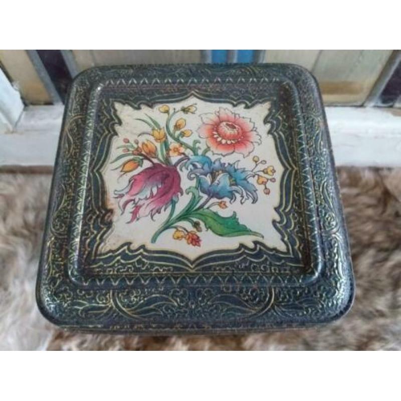 Oude Trommel met Reliëf * Paradijsvogel * Bloem