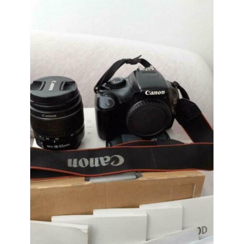 Canon 1100 d camera met lens 18_55 als goed