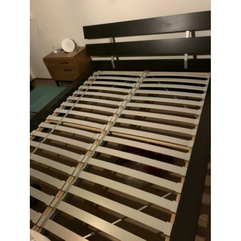 Tweepersoons bed Ikea met matras en kussens
