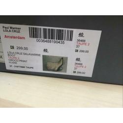 Lola Cruz enkellaarsjes mt 40 taupe kleur