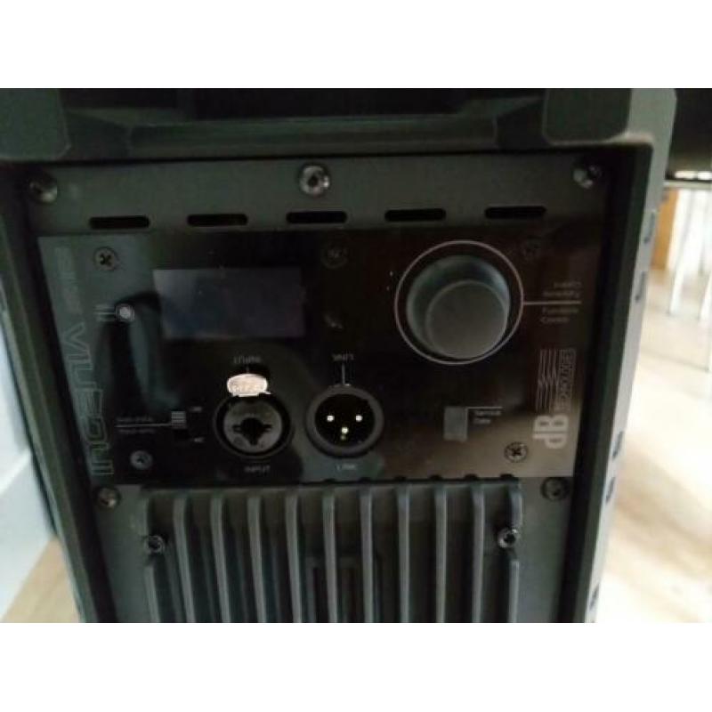 Twee IG1T DB Technologies Speakers NIEUWSTAAT