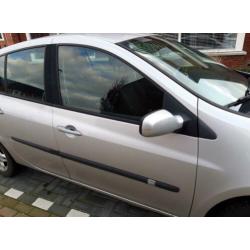 Renault Clio 1.2 16V 55KW 5-DRS E4 2005 Grijs