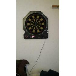 Elektronisch Dart bord met 6 pijlen.