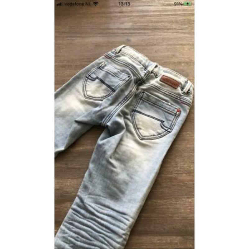 Skinny meisjes jeans maat 122/128. Lichte kleur.