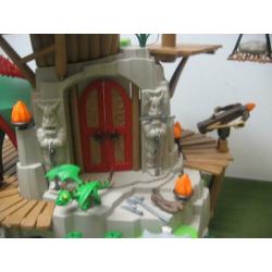PLaymobil 9243 Dragons: Berk met Hikkie en Stompum Compleet