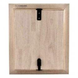 Houten Hondenluiken voor in een Muur