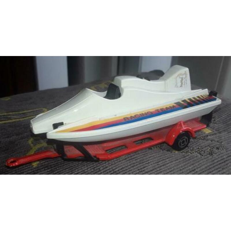 Majorette racing team speedboot met trailer