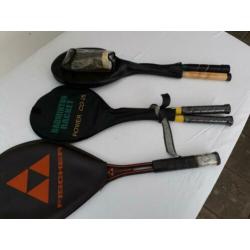 TE koop aangeboden mooi 2x badminton.1xtennis racket.